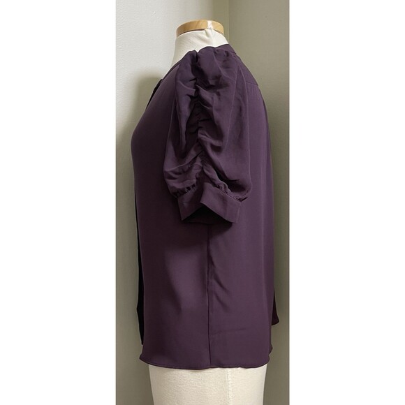 Tahari Short Ruched Sleeve Ladie's Medium Hidden Button Blouse - Picture 2 of 6